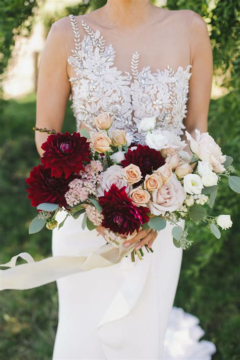 Classic Bouquet of Roses and Dahlias