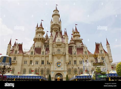 Far far away, shrek hi-res stock photography and images - Alamy