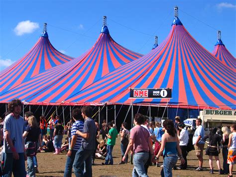 File:Reading festival radio 1 tent 2005.jpg - Wikimedia Commons