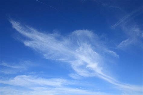 10 Amazing Facts About Cirrus Clouds - Discover Walks Blog