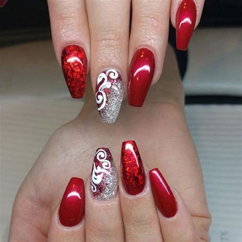 nageldesign glitzer lange winternägel selber machen rote farbe im winter schöne nageldesign ...