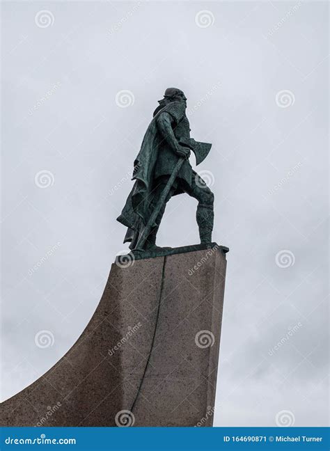 Leif Erikson Statue editorial photo. Image of architecture - 164690871