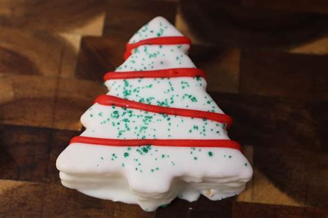 Christmas Tree Cakes | Christmas tree cake, Christmas cake recipes, Christmas tree ice cream