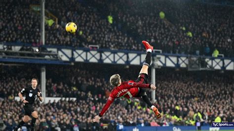 La chilena de Garnacho ganó el gol del mes en la Premier League - TyC ...