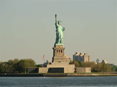 File:New York City Statue of Liberty 01.jpg - Wikimedia Commons