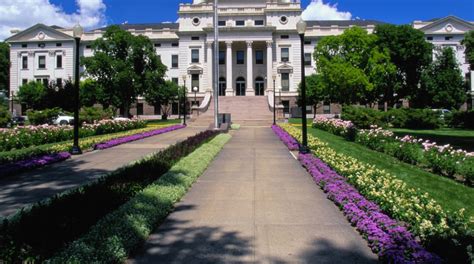 Top Hotels Closest to South Dakota State Capitol from $61 | Hotels.com