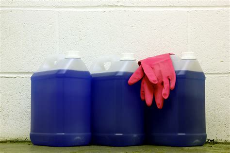 Three Types of Solvents for Industrial Cleaning