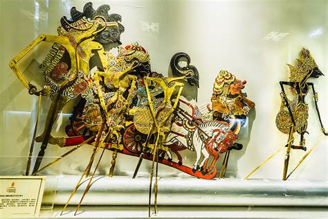 Virtual Travel to Wayang Museum and Komodo Islands - Tourism Indonesia