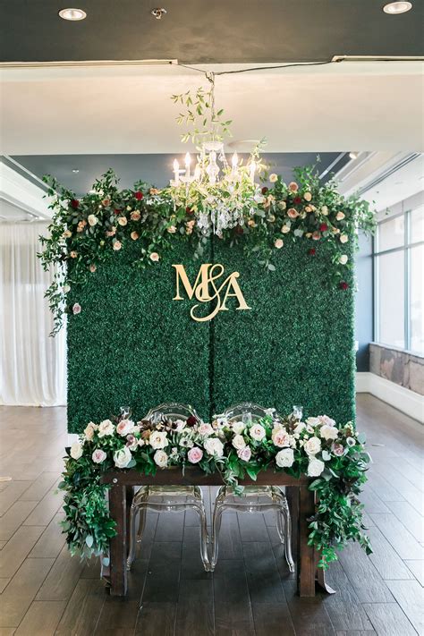 Creating A Stunning Emerald Green And Gold Wedding Backdrop - jenniemarieweddings