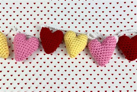 CROCHET PATTERN for a Valentine's Day Heart Garland - Etsy