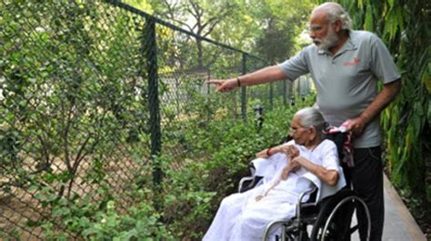 Narendra Modi shares pictures of his mother's maiden visit to 7RCR