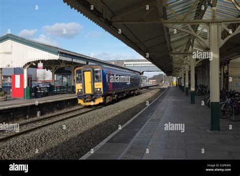 Westbury Train waiting at Chippenham Railway Station Stock Photo - Alamy