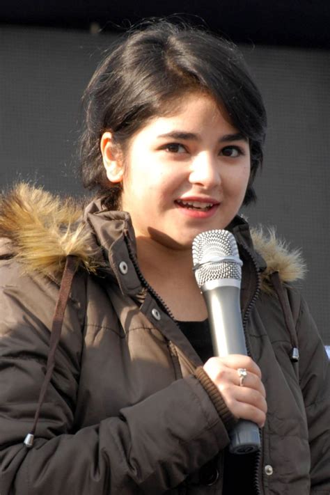 Desi Actress - pixerdesi: Zaira Wasim Cute Secret Superstar Actress ...