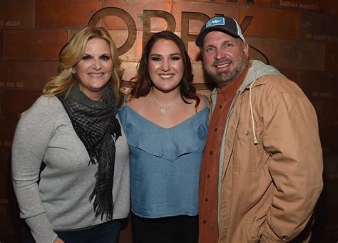 Garth Brooks’ Youngest Daughter Allie Colleen Scores Top-40 Country Hit