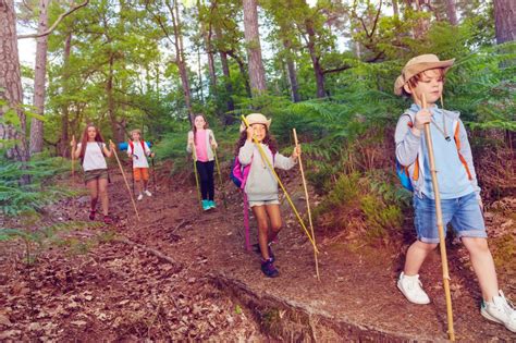 What Hiking Gear Do Kids Really Need – FamilyVacation.com