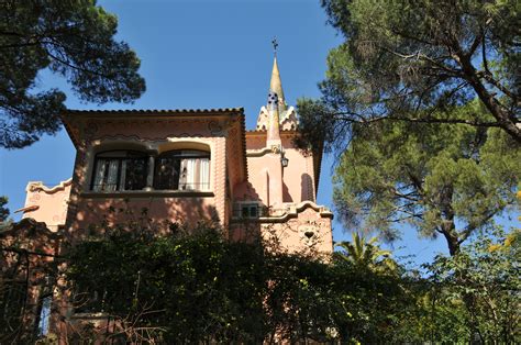 File:Gaudi house museum (3415049154).jpg