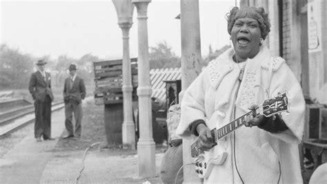 Watch Sister Rosetta Tharpe’s Iconic "Didn't It Rain?" Live Performance ...