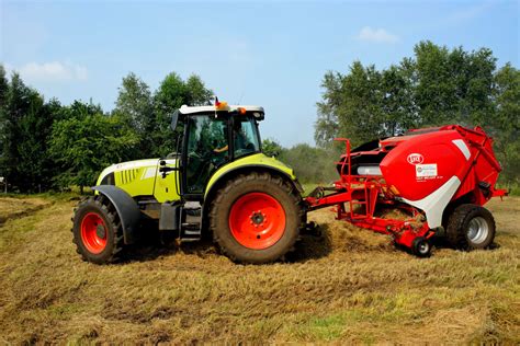 Fotos gratis : Vehículo terrestre, vehículo, tractor, campo, maquinaria de agricultura, pradera ...