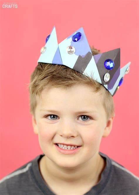 Origami Crown Tutorial: Step by Step - Consumer Crafts Origami Crown, Origami Star Box, Cute ...