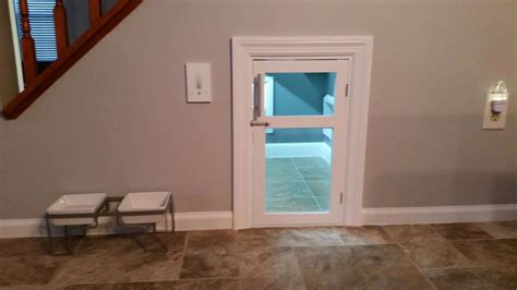 DIY Built-in Dog Kennel Under the Stairs | Under stairs dog house, Diy ...