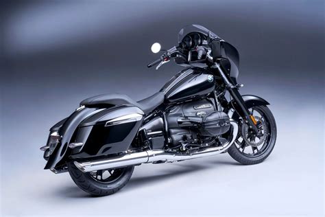 2022 BMW R18 B and Transcontinental have big bagger style with German tech - CNET