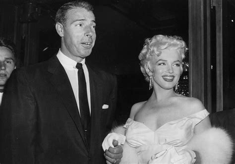 Baseball-Ikone Joe DiMaggio tritt zurück – und heiratet Marilyn Monroe