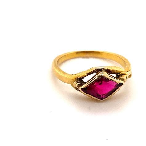 A SYNTHETIC RUBY RING