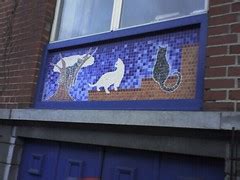 Cat mosaic on house façade, Brussels, Belgium, no. 1 | Flickr