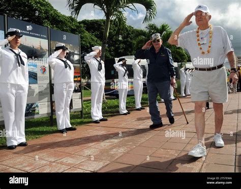 USS Arizona (BB-39) survivors, USS Arizona Memorial Stock Photo - Alamy