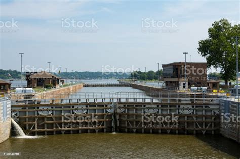 Lock And Dam 15 Stock Photo - Download Image Now - Dam, Lock, Architecture - iStock