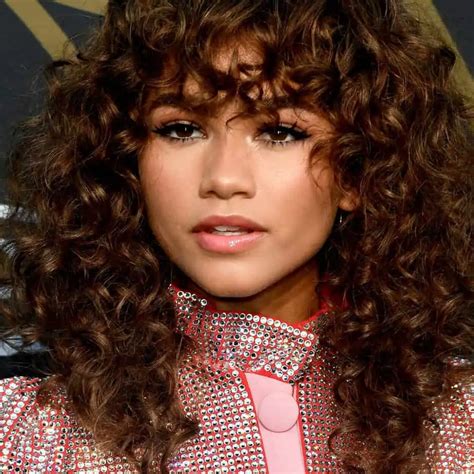 Curly Hair Curtain Bangs 5 Reasons To Try This Hairstyle 2023 Girly Says