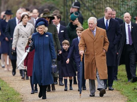 Photos show royal family members arriving at church on their first ...