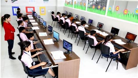 Computer Lab Class in Indore | ID: 19379871688