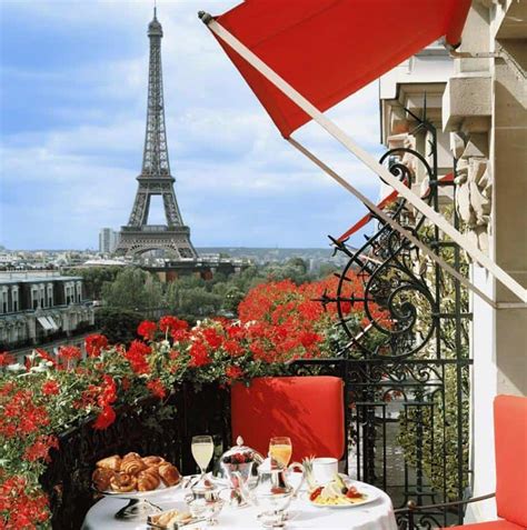 Top 3 romantic hotels in Paris