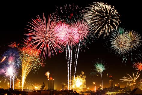 20+ Happy New Year 2019 & Fireworks Pictures & Wallpapers for Sharing Online – Designbolts