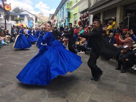 El Carnaval 2023 se festejó en el Ecuador con desfiles, música y comparsas; no faltaron el agua ...