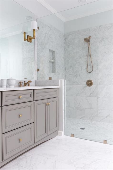 18 Gorgeous Marble Bathrooms with Brass & Gold Fixtures