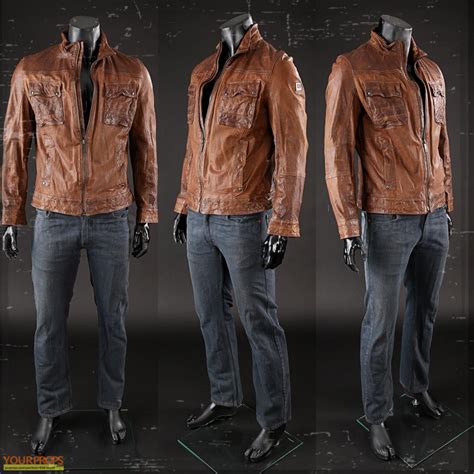 Looper Old Joe (Bruce Willis) Leather Jacket and Jeans original movie ...