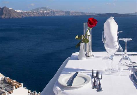 Top 10 Best Restaurants In Greece | CuddlyNest