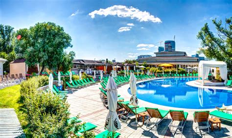 Moscow's Top 5 Pools – If Summer Ever Comes Back