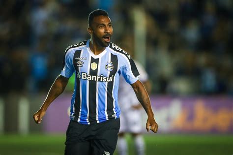 Everton Galdino celebra primeiro gol com a camisa do Grêmio - Gazeta Esportiva