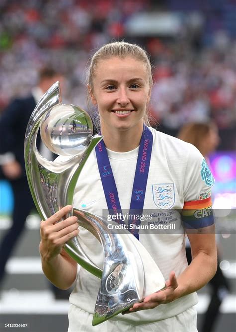 Leah Williamson of England lifts the UEFA Women's EURO 2022 Trophy... News Photo - Getty Images