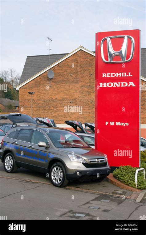 Cars On A Honda Car Dealers Retailers garage Forecourt Stock Photo - Alamy