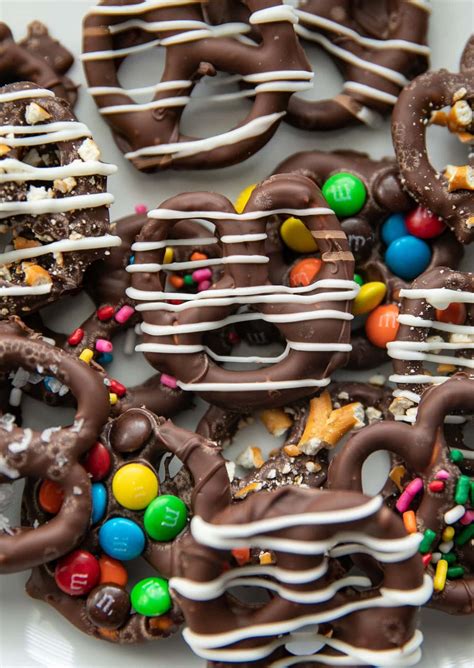 Chocolate Covered Pretzels (so easy!) - KIF