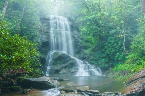 Catawba Falls Hiking - Beautiful Watefall near Old Fort, NC