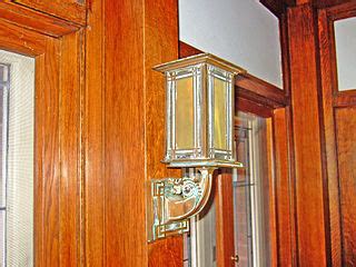 File:Bradley House wall lamp.jpg - Wikimedia Commons