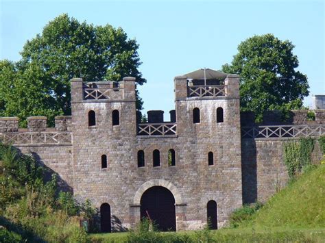 Cardiff_Castle_North_Gate, Cardiff Roman Fort. | Rom