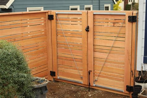 Double door gate | Horizontal wood fence with alternating picket sizes ...