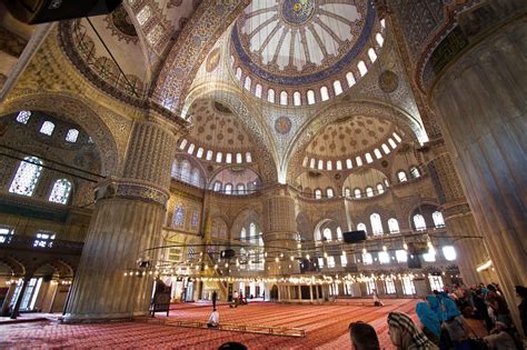 Traveleze: A Tour to the Finest Mosques of Istanbul - A Dive into Opulence