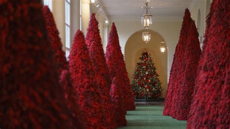 Melania Trump's 2020 Christmas Decorations Are Unconventionally ...